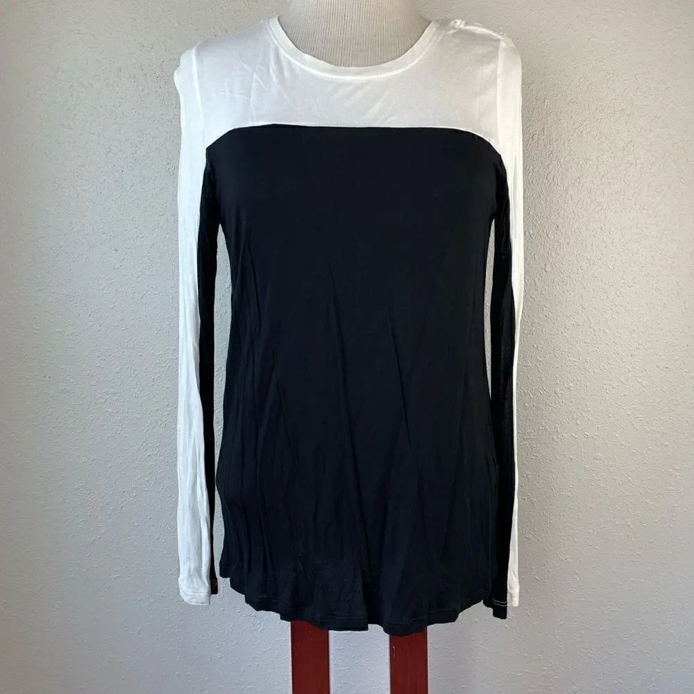 Two by Vince Camuto Long Sleeve Top Size M EUC
